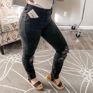 L’AGENCE Mid Rise Distressed Leopard Skinny Jeans Size 25 NWT